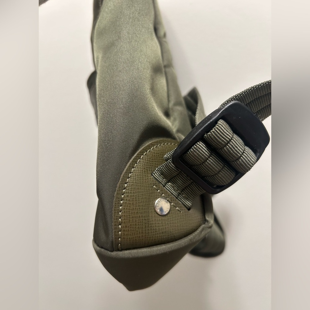 Longchamp Unisex Olive Nylon Daypack with Front Zip Pockets NWOT - Picture 4 of 12